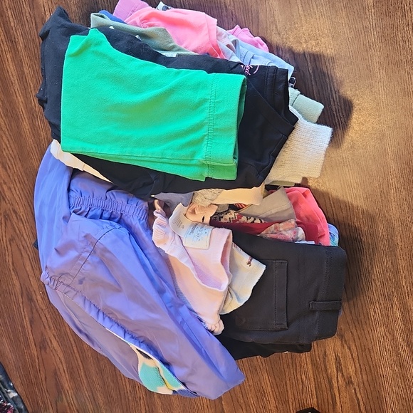 HUGE Bundle girls 4T clothes - Picture 1 of 16